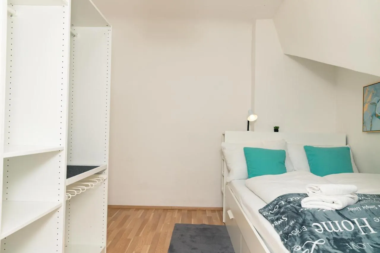 Milky Way Top Floor 2-Bedroom Apartment Air Condition Vienna