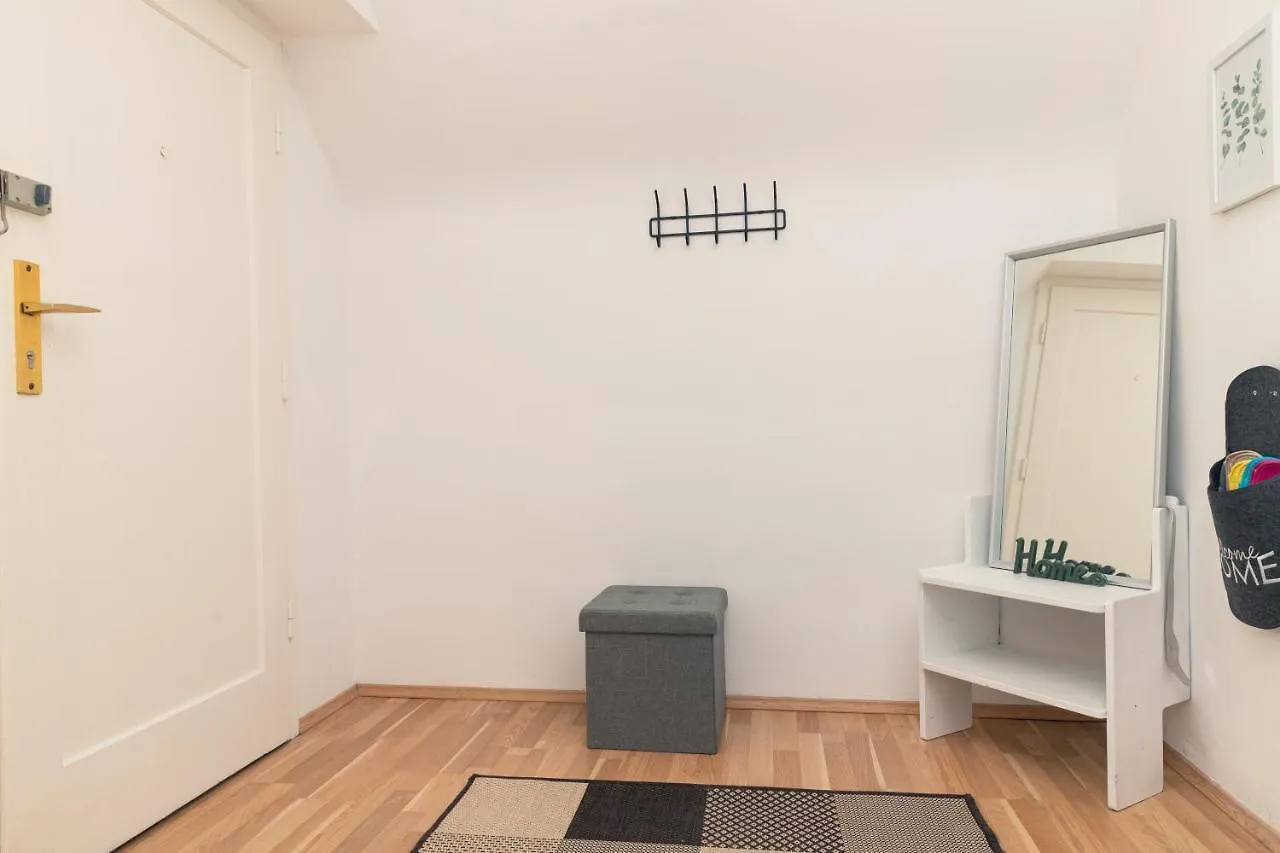 Milky Way Top Floor 2-Bedroom Apartment Air Condition Vienna Austria