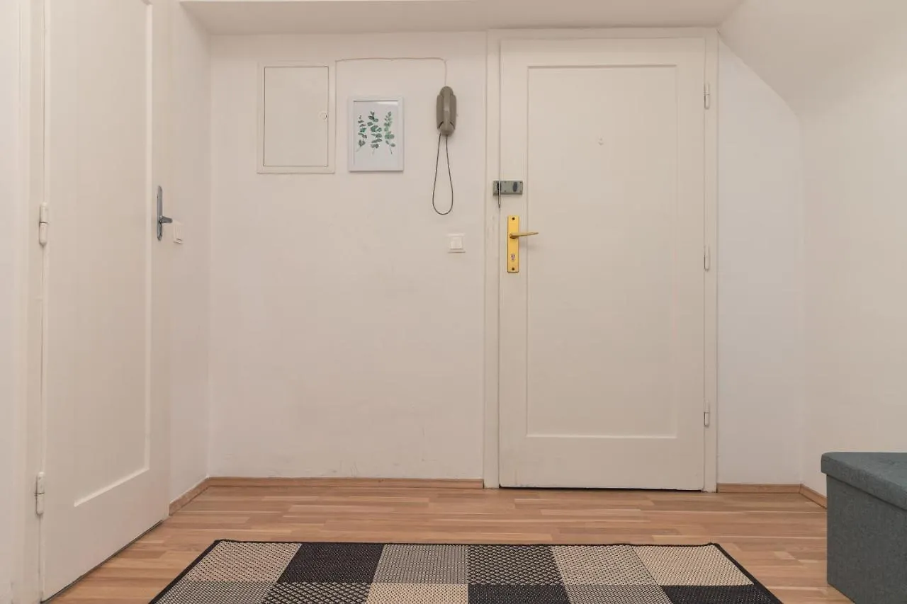 Milky Way Top Floor 2-Bedroom Apartment Air Condition Vienna Austria
