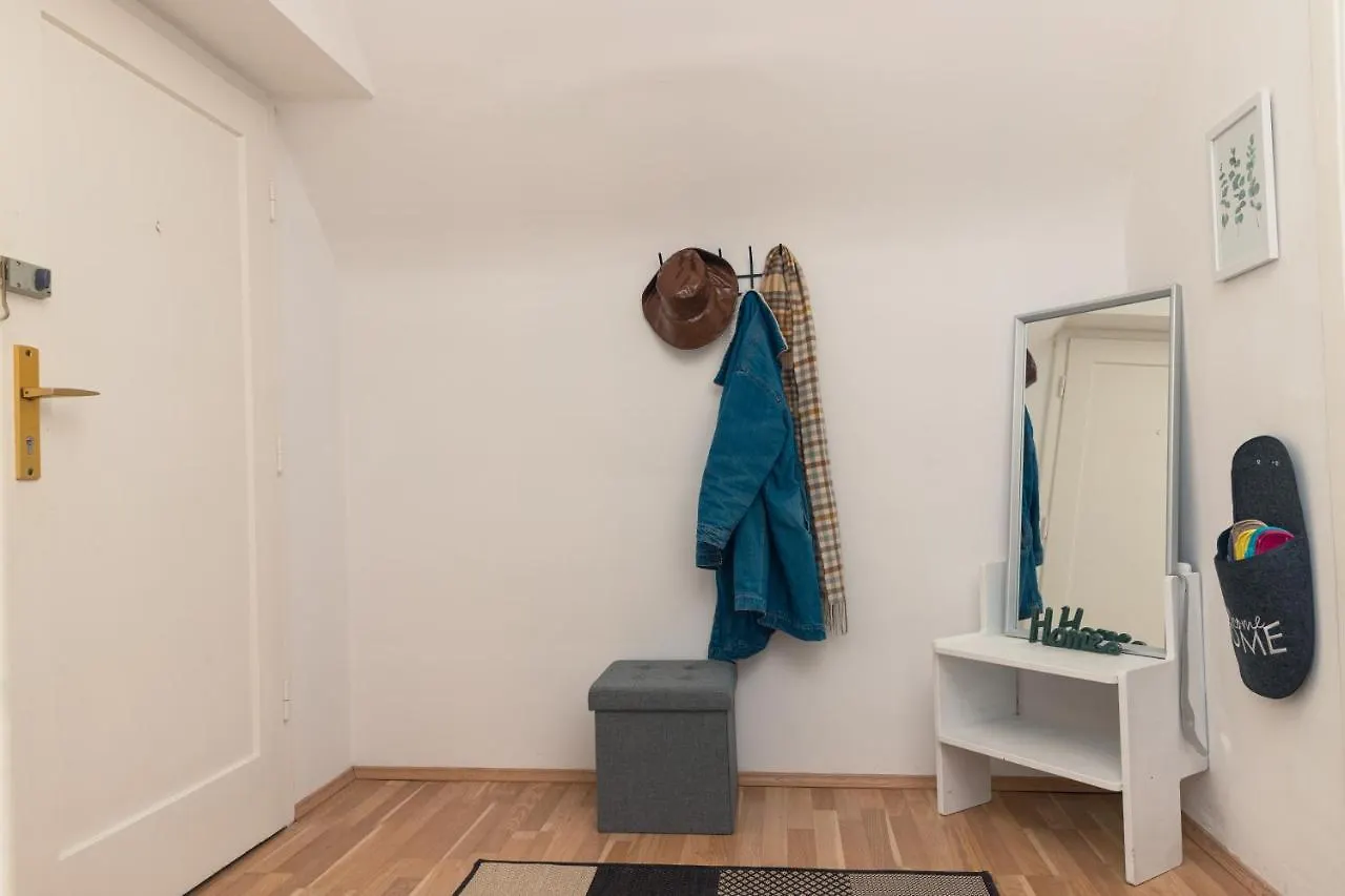 Milky Way Top Floor 2-Bedroom Apartment Air Condition Vienna Austria