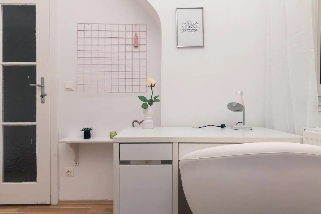 Milky Way Top Floor 2-Bedroom Apartment Air Condition Vienna