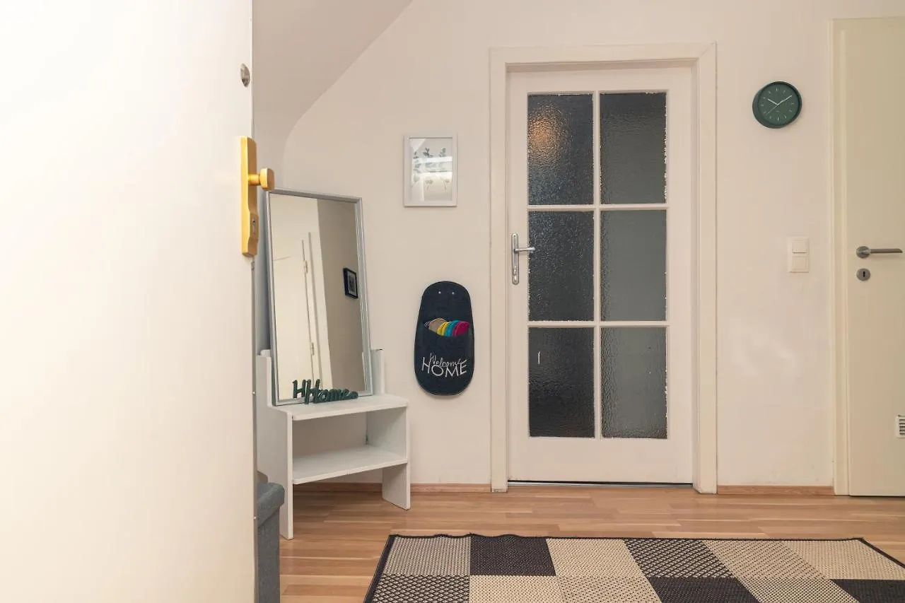 Milky Way Top Floor 2-Bedroom Apartment Air Condition 维也纳 0*,