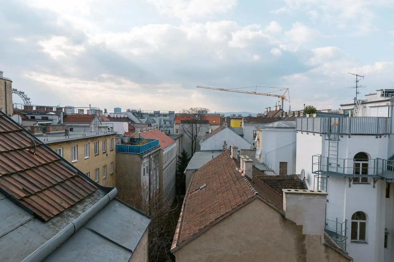 Milky Way Top Floor 2-Bedroom Apartment Air Condition Vienna