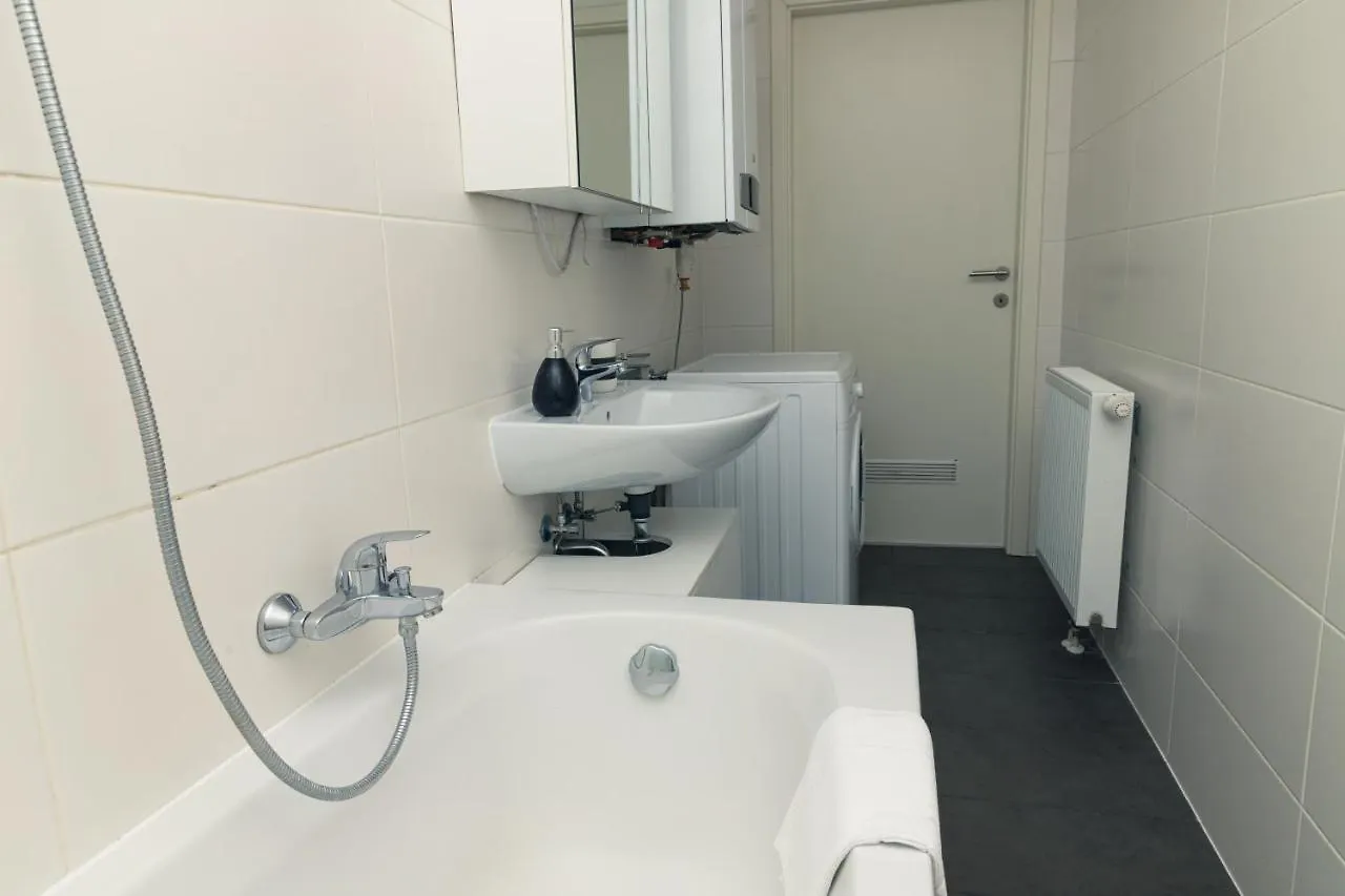 Milky Way Top Floor 2-Bedroom Apartment Air Condition Vienna 0*,  Austria