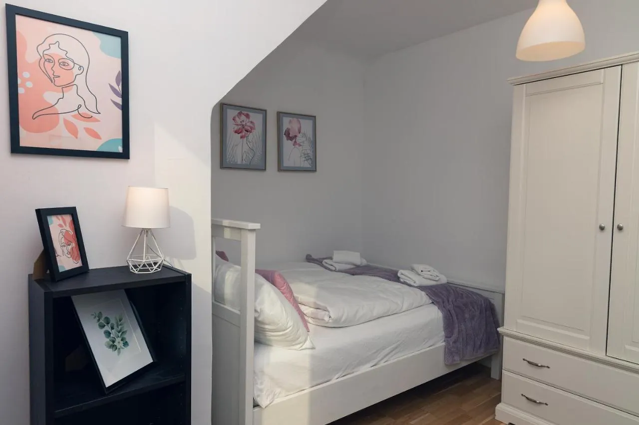 Milky Way Top Floor 2-Bedroom Apartment Air Condition Vienna