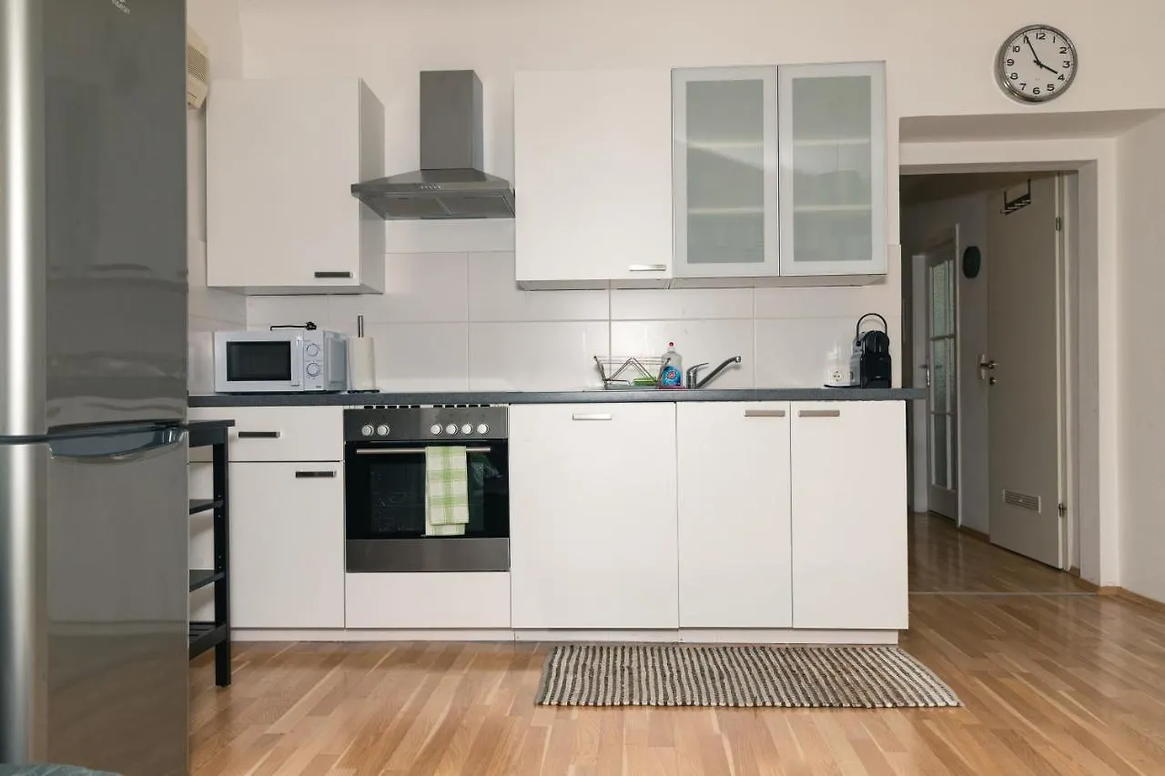 Milky Way Top Floor 2-Bedroom Apartment Air Condition Vienna